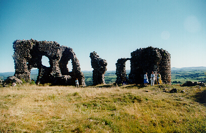 Les ruines du château d'Apchon