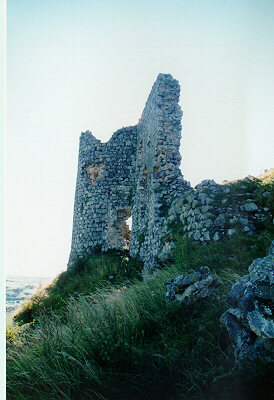 La muraille du château d'Apchon