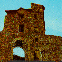 Le Rossignol vu d'orient du portail du château